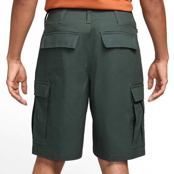 NIKE SB - KEARNY CARGO SHORTS GREEN