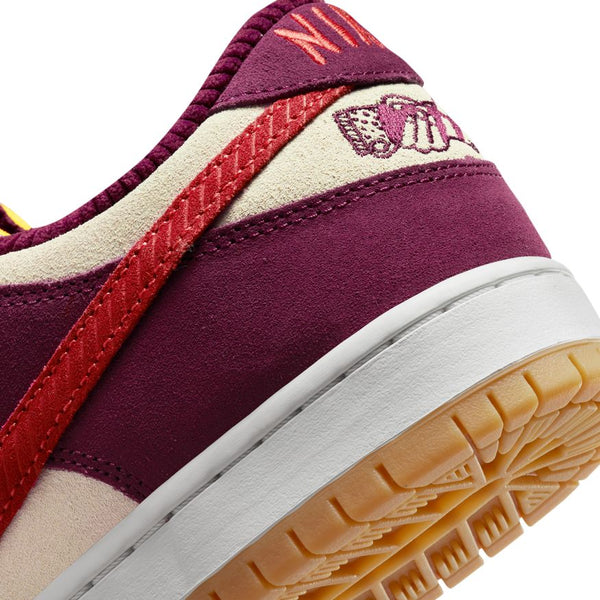 NIKE SB - DUNK LOW X SKATE LIKE A GIRL