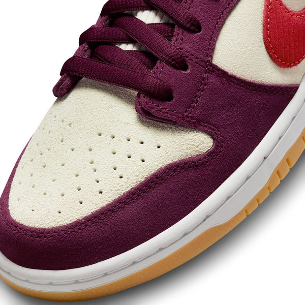 NIKE SB - DUNK LOW X SKATE LIKE A GIRL